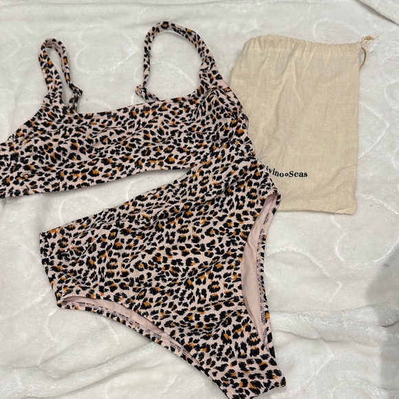 Xhilaration Animal Print Bikini Set
Small bottoms 
Large top - Picture 1 of 3